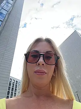 Snapshot of LisaMurr chatting on July 2026 12:23:01 PM LisaMurr online show from July 2026 12:23:01 PM