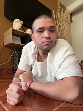 Snapshot of Simone026 chatting on February 2026 10:52:02 PM Simone026 online show from February 2026 10:52:02 PM