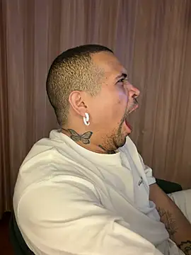 Snapshot of Simone026 chatting on March 2026 01:01:02 AM Simone026 online show from March 2026 01:01:02 AM