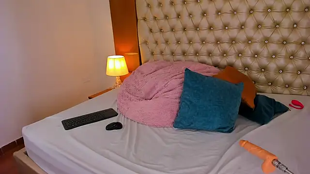 IsabellaaLux  online show from April 2026 08:28:02 PM