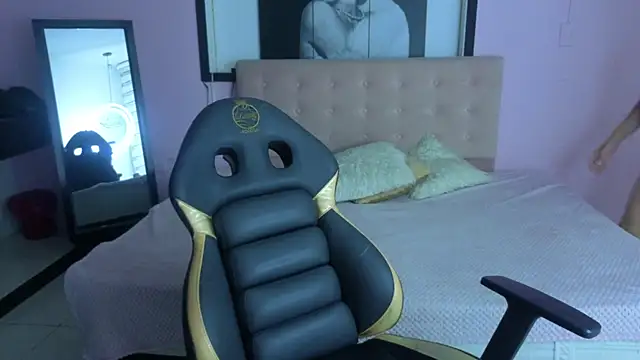 Sweett liia  online show from April 2026 07:50:02 PM