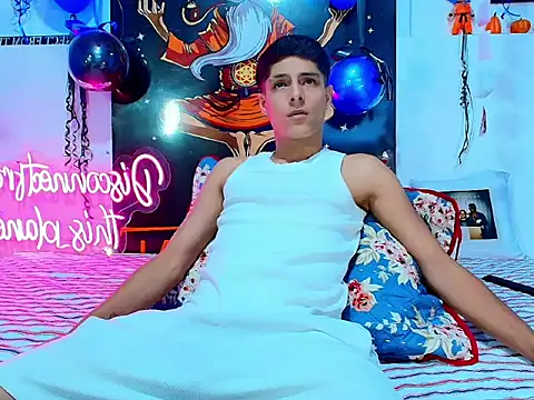 Eliassalvatore  online show from February 2026 08:53:02 PM