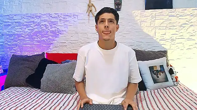 Eliassalvatore  online show from July 2026 05:16:02 PM