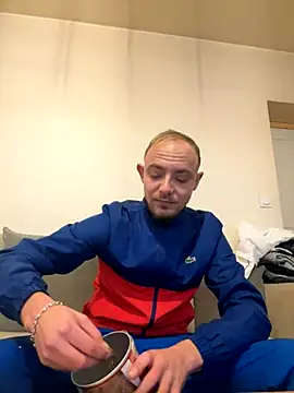 Crevette311 online show from November 2025 10:39:02 AM