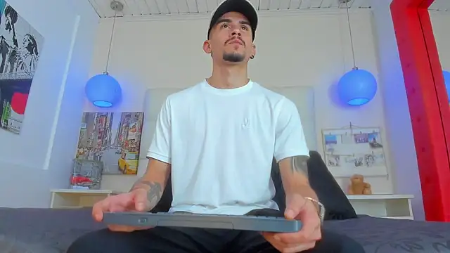 SharonTygaX online show from April 2026 04:17:01 AM