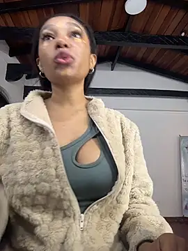 Snapshot of MiaDiamod chatting on July 2026 12:12:02 PM MiaDiamod online show from July 2026 12:12:02 PM