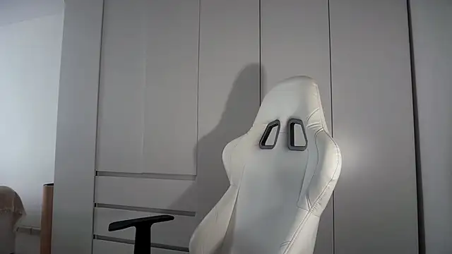 Snapshot of monnymoonn chatting on March 2026 08:40:01 AM monnymoonn online show from March 2026 08:40:01 AM