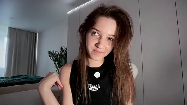 Snapshot of monnymoonn chatting on March 2026 05:56:01 AM monnymoonn online show from March 2026 05:56:01 AM