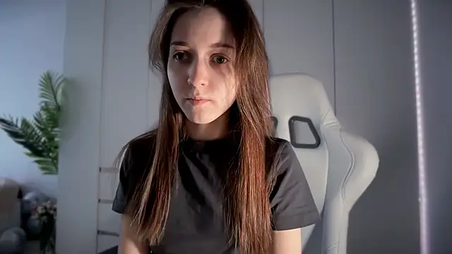 Snapshot of monnymoonn chatting on March 2026 08:09:01 AM monnymoonn online show from March 2026 08:09:01 AM