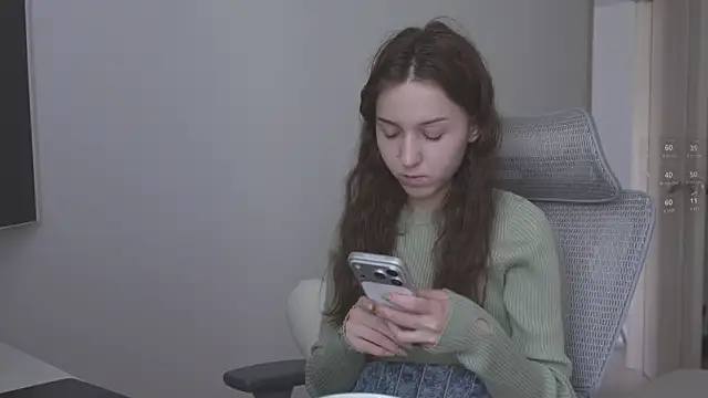 Snapshot of monnymoonn chatting on June 2026 06:46:01 AM monnymoonn online show from June 2026 06:46:01 AM