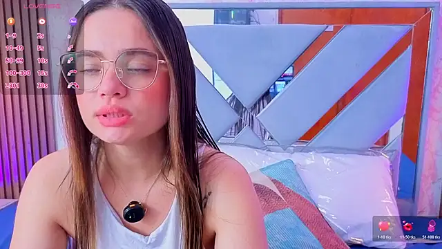 Snapshot of LittleeSara18 chatting on May 2026 11:18:02 AM LittleeSara18 online show from May 2026 11:18:02 AM