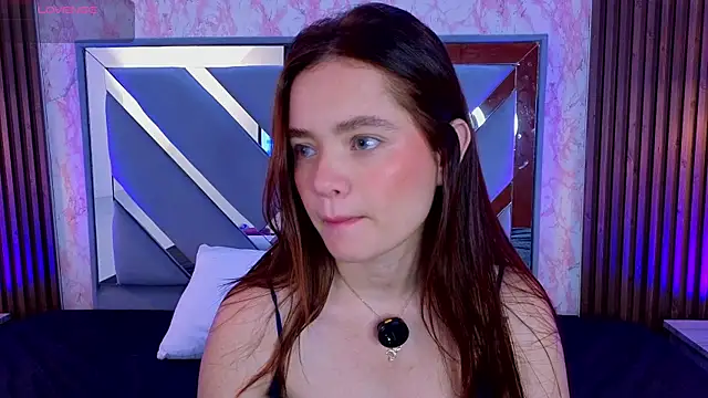 Snapshot of LittleeSara18 chatting on June 2026 11:23:01 AM LittleeSara18 online show from June 2026 11:23:01 AM