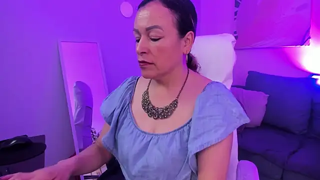 Ivonne 4 online show from April 2026 12:58:02 PM