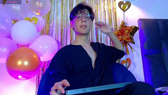 Snapshot of lui_x_dust chatting on April 2026 02:20:01 AM lui x dust online show from April 2026 02:20:01 AM