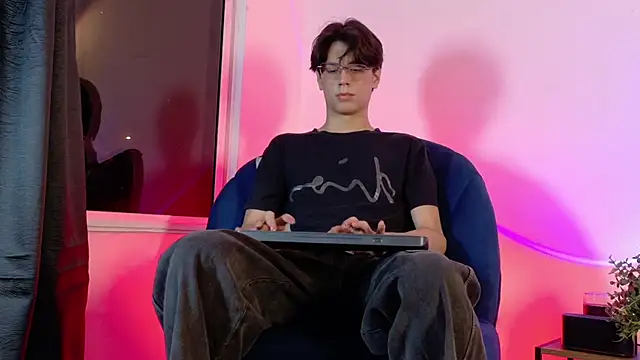 Snapshot of lui_x_dust chatting on May 2026 03:15:02 AM lui x dust online show from May 2026 03:15:02 AM
