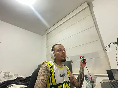 Snapshot of Maximo_Garcia17 chatting on March 2026 02:28:02 AM Maximo Garcia17 online show from March 2026 02:28:02 AM