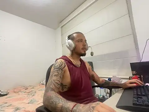 Snapshot of Maximo_Garcia17 chatting on March 2026 01:53:02 AM Maximo Garcia17 online show from March 2026 01:53:02 AM