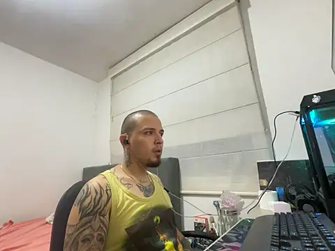 Snapshot of Maximo_Garcia17 chatting on March 2026 03:01:01 AM Maximo Garcia17 online show from March 2026 03:01:01 AM