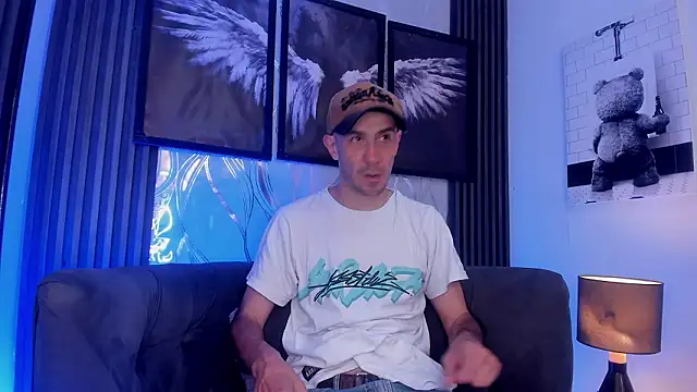 Milanwhite  online show from February 2026 11:40:01 AM