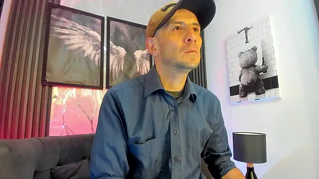 Milanwhite  online show from February 2026 11:30:01 AM