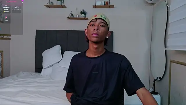 Snapshot of Little_Twink19x chatting on February 2026 11:54:02 AM Little Twink19x online show from February 2026 11:54:02 AM