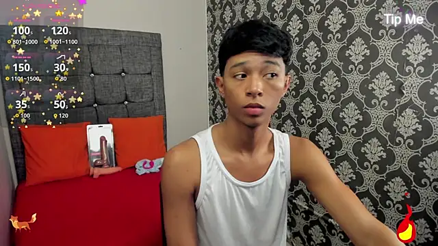 Snapshot of Little_Twink19x chatting on June 2026 07:40:01 PM Little Twink19x online show from June 2026 07:40:01 PM