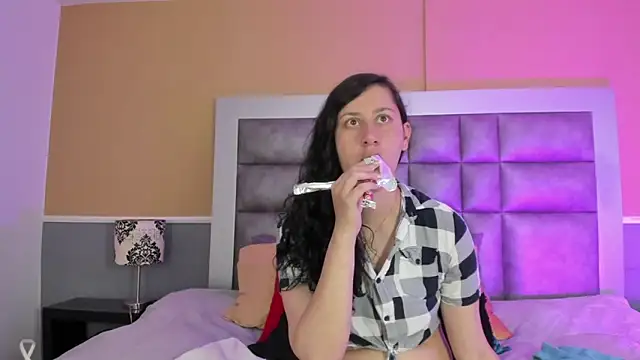 LunaDamasco online show from March 2026 07:08:01 PM