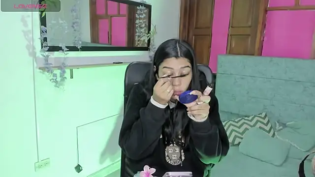 Snapshot of Aysha_winxs chatting on May 2026 03:25:01 AM Aysha winxs online show from May 2026 03:25:01 AM