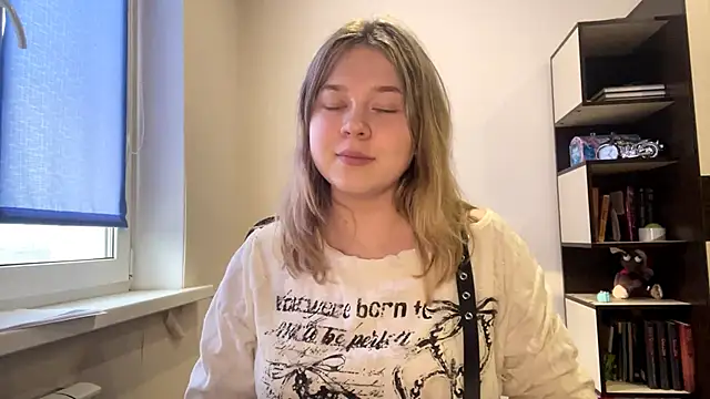 TomikoPfau online show from April 2026 02:22:02 PM