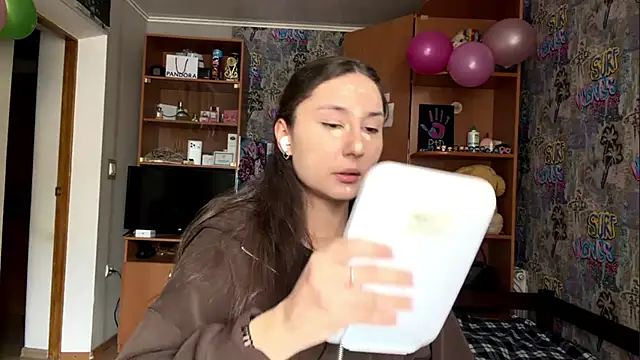 Snapshot of poly_princess chatting on February 2026 10:14:01 AM poly princess online show from February 2026 10:14:01 AM