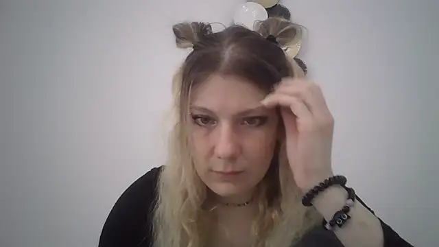 Foxy Bright online show from March 2026 12:45:02 PM