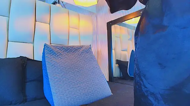 Snapshot of Lana_Sliim chatting on April 2026 12:29:02 PM Lana Sliim online show from April 2026 12:29:02 PM