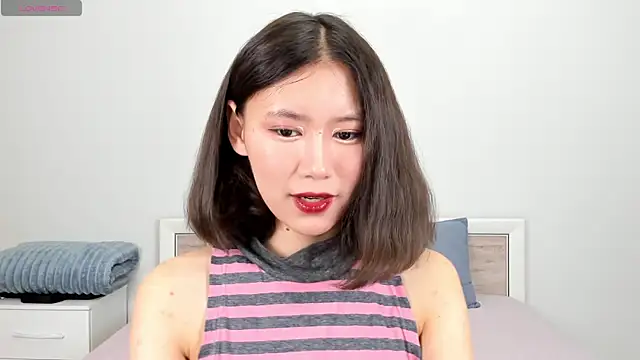 Snapshot of Kiraeko chatting on May 2026 04:45:01 PM Kiraeko online show from May 2026 04:45:01 PM