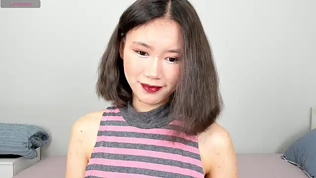 Snapshot of Kiraeko chatting on May 2026 12:50:01 AM Kiraeko online show from May 2026 12:50:01 AM