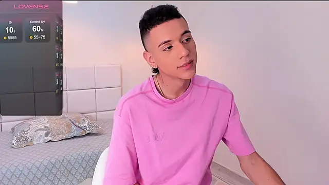 Snapshot of dominicjonnes chatting on March 2026 07:32:01 PM dominicjonnes online show from March 2026 07:32:01 PM