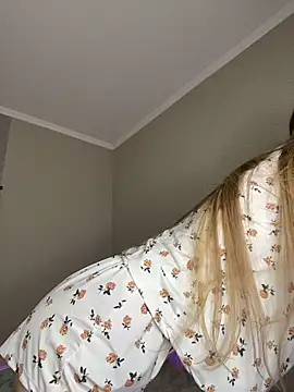 Snapshot of EvelynRavenwood chatting on February 2026 03:32:01 PM EvelynRavenwood online show from February 2026 03:32:01 PM