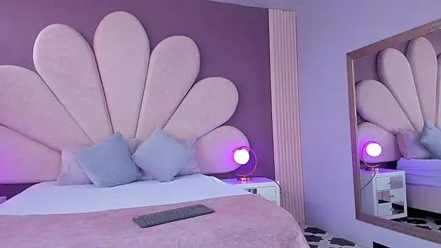 Snapshot of EmiilyRousee chatting on March 2026 04:35:01 PM EmiilyRousee online show from March 2026 04:35:01 PM