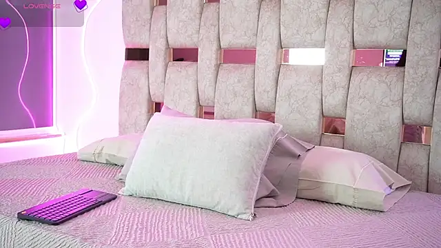 Fernanda thail  online show from March 2026 07:44:01 PM