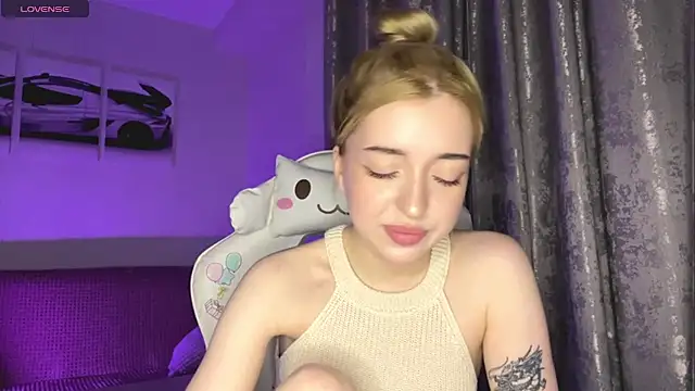 Snapshot of EllianaMiller chatting on March 2026 10:23:01 PM EllianaMiller online show from March 2026 10:23:01 PM