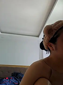 Snapshot of Halyken chatting on February 2026 04:46:02 AM Halyken online show from February 2026 04:46:02 AM