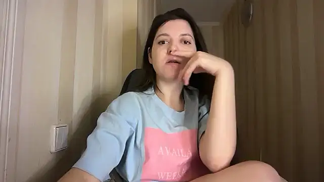 Snapshot of Eloise_Pattie chatting on February 2026 11:36:02 PM Eloise Pattie online show from February 2026 11:36:02 PM
