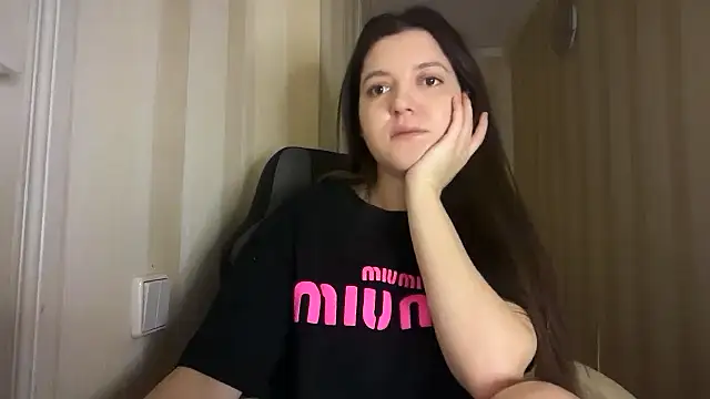 Snapshot of Eloise_Pattie chatting on February 2026 11:03:01 PM Eloise Pattie online show from February 2026 11:03:01 PM