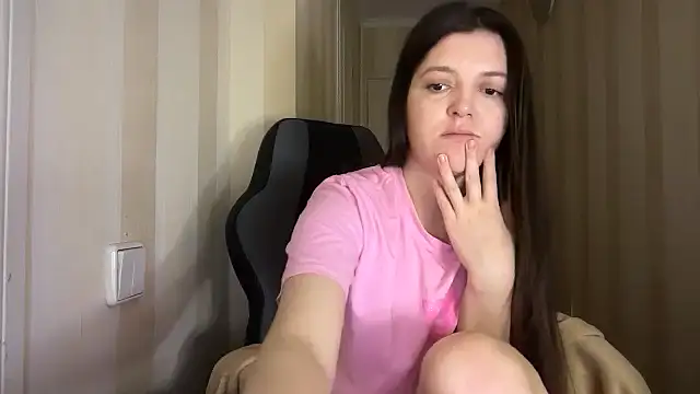Snapshot of Eloise_Pattie chatting on March 2026 10:46:01 PM Eloise Pattie online show from March 2026 10:46:01 PM