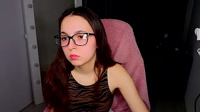 Snapshot of BellaThery chatting on February 2026 05:05:02 AM BellaThery online show from February 2026 05:05:02 AM