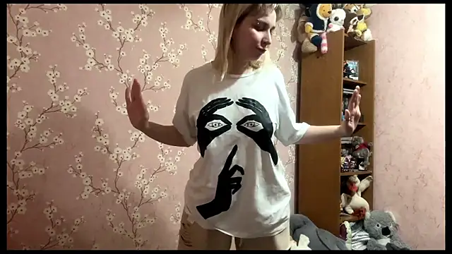 LiraDreamX online show from April 2026 03:36:02 PM