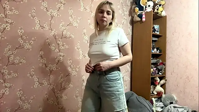 LiraDreamX online show from April 2026 04:15:01 PM