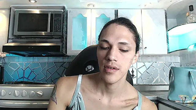 Snapshot of CrisOzzz chatting on May 2026 05:21:02 PM CrisOzzz online show from May 2026 05:21:02 PM