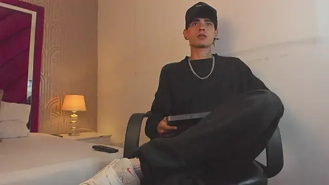 Dominic Foxx online show from February 2026 01:20:01 PM