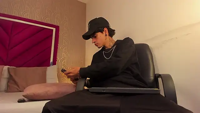 Dominic Foxx online show from March 2026 12:22:01 PM