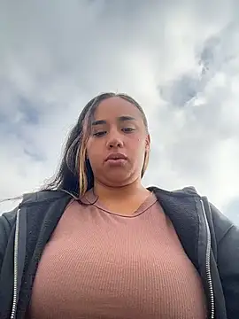 Eyssha online show from March 2026 12:53:01 PM